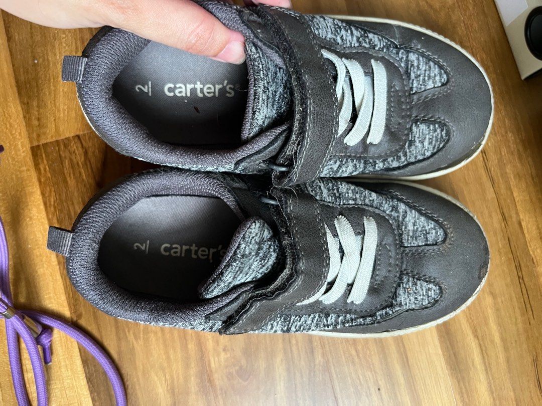 Authentic Carters boys shoe US size 2M Eur size 33