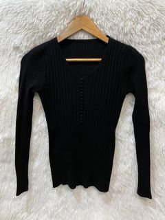 Black knitted longsleeves