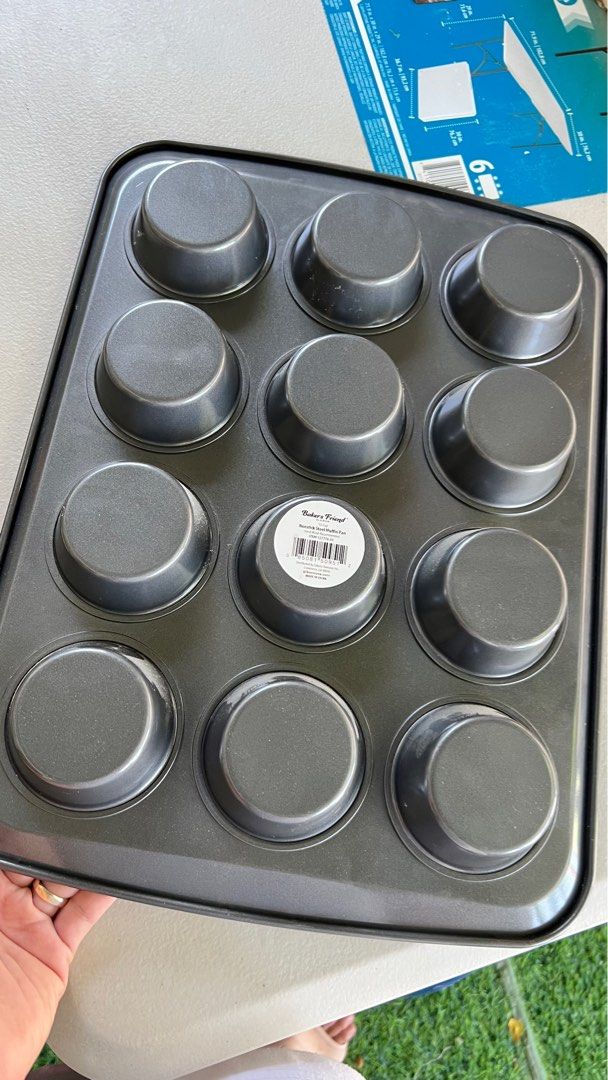 Cupcake molder (Category: Bakeware) located in General Trias. Submitted by scentsndmore (Listing ID 1296183684, Image 3). Description: Non sticks. Never been used, di kasya sa cute oven ko. From US..