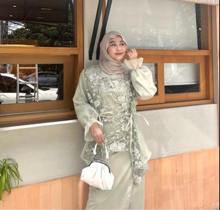 (Category: ) located in . Submitted by wardrobeputeh_ (Listing ID 1296116825, Image 1). Description: .