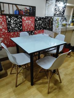 Dining table 4 seaters