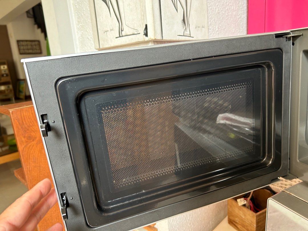 Excellent very new condition LG 20L MS2043HAR with Microwave Oven