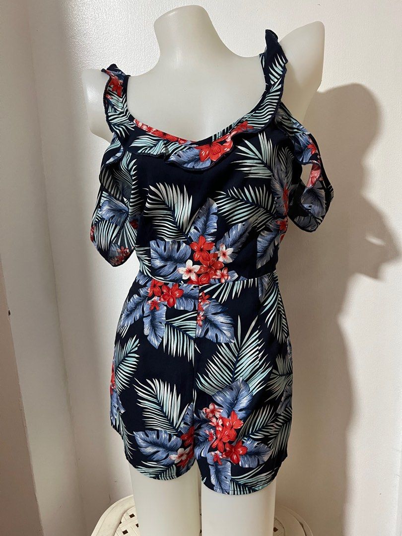 Floral romper Small ZALORA flower romper (Category: Rompers) located in Quezon City. Submitted by derlily (Listing ID 1296176783, Image 2). Description: FRS: MASIKIP NA 🥲 Size small Perfect pang beach No when worn pics kasi masikip na tlaga 🥹 Pm me if want mo.