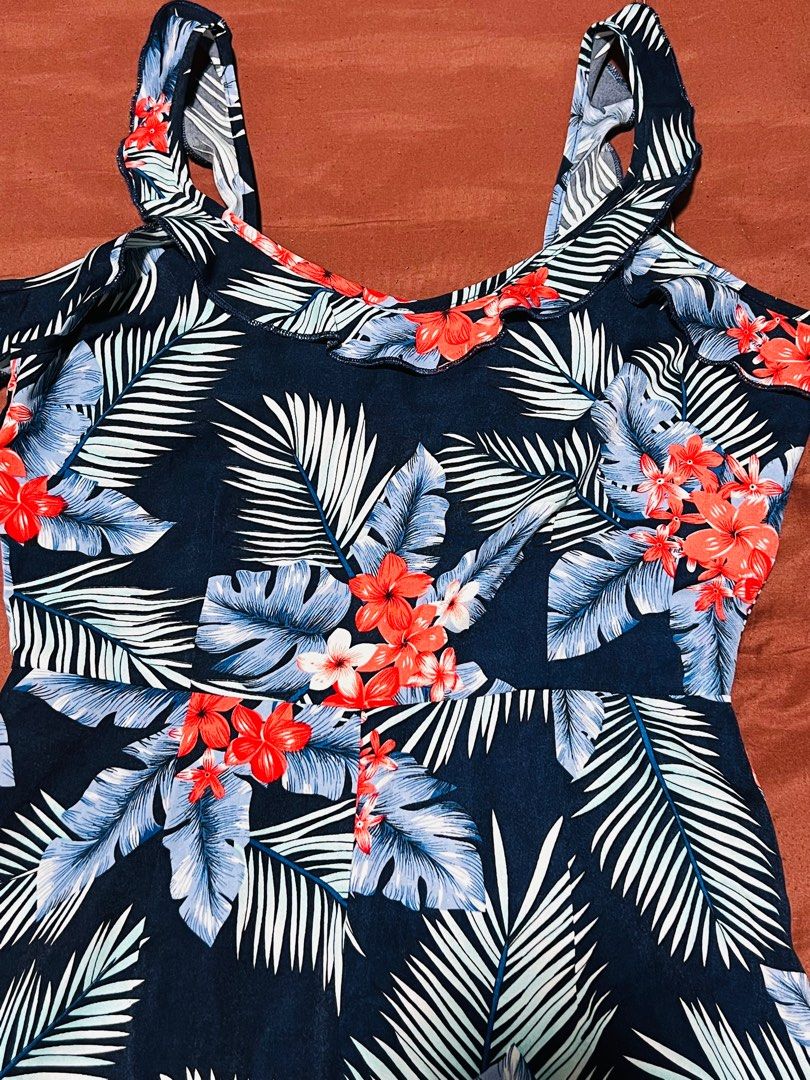 Floral romper Small ZALORA flower romper (Category: Rompers) located in Quezon City. Submitted by derlily (Listing ID 1296176783, Image 1). Description: FRS: MASIKIP NA 🥲 Size small Perfect pang beach No when worn pics kasi masikip na tlaga 🥹 Pm me if want mo.