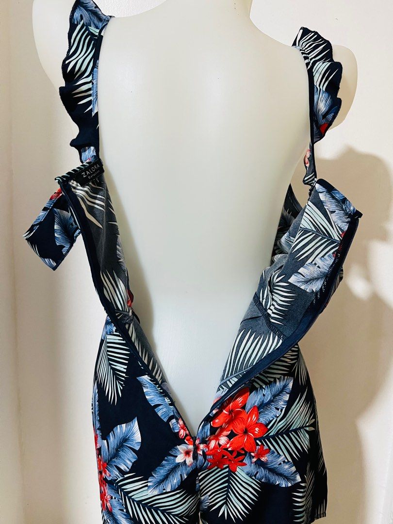 Floral romper Small ZALORA flower romper (Category: Rompers) located in Quezon City. Submitted by derlily (Listing ID 1296176783, Image 3). Description: FRS: MASIKIP NA 🥲 Size small Perfect pang beach No when worn pics kasi masikip na tlaga 🥹 Pm me if want mo.