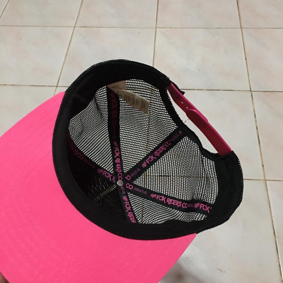 Fox trucker cap 🥵 (Category: Caps & Hats) located in Jinoba-an. Submitted by eegiboy (Listing ID 1296104473, Image 3). Description: Wts: Fox trucker cap 🥵 Snapback 🔥 Excellent condition 🥰 Needwash 😘 600plussf Dm me if interested 📩 Thankyou 😇🙏.