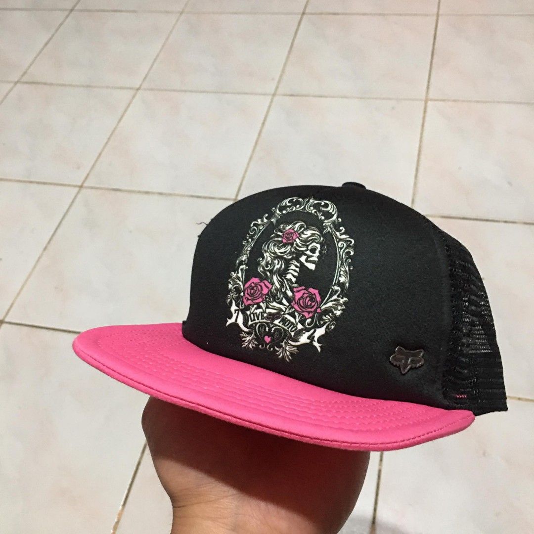 Fox trucker cap 🥵 (Category: Caps & Hats) located in Jinoba-an. Submitted by eegiboy (Listing ID 1296104473, Image 2). Description: Wts: Fox trucker cap 🥵 Snapback 🔥 Excellent condition 🥰 Needwash 😘 600plussf Dm me if interested 📩 Thankyou 😇🙏.
