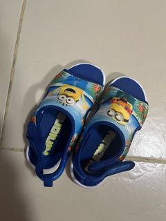 H&M Minions pool sandals