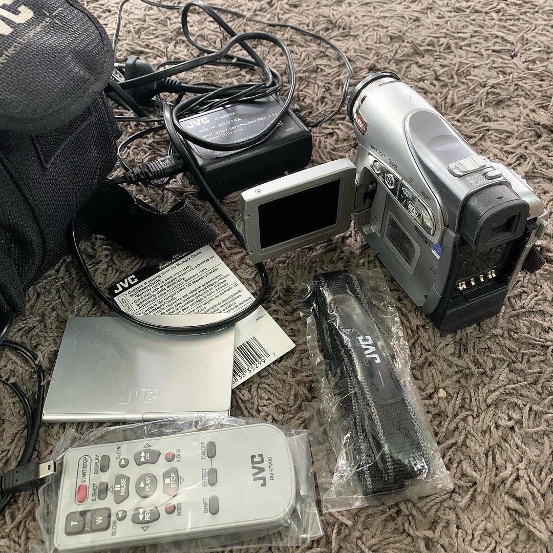 JVC PAL Mini Dv Camcorder (GRD270AS), Photography, Video Cameras on