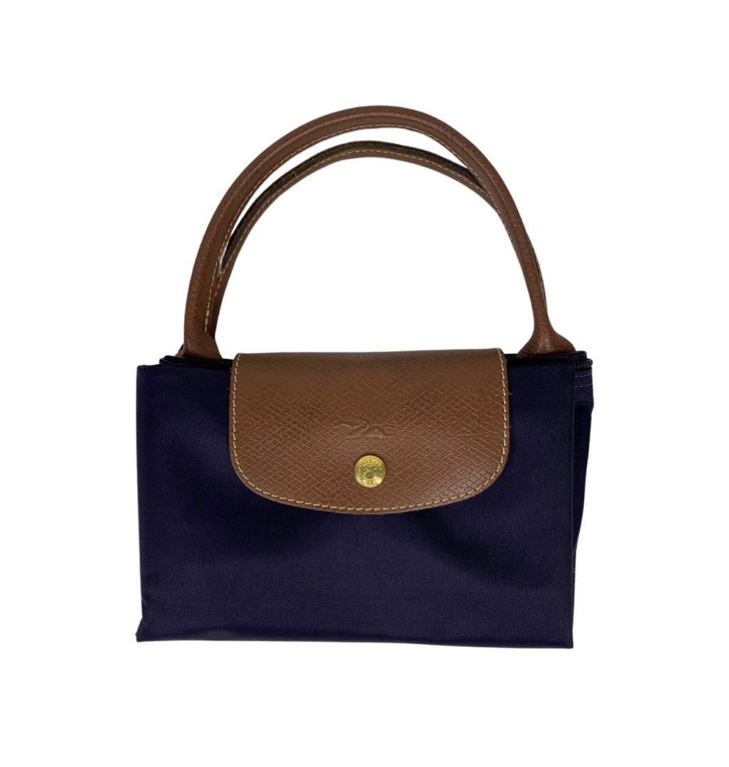 Long champ Le Pliage ( navy blue ) (Category: Luxury Bags & Wallets) located in San Juan City. Submitted by seeclosetfinds (Listing ID 1296172681, Image 1). Description: Very new Good condition Short handle in medium sizr .