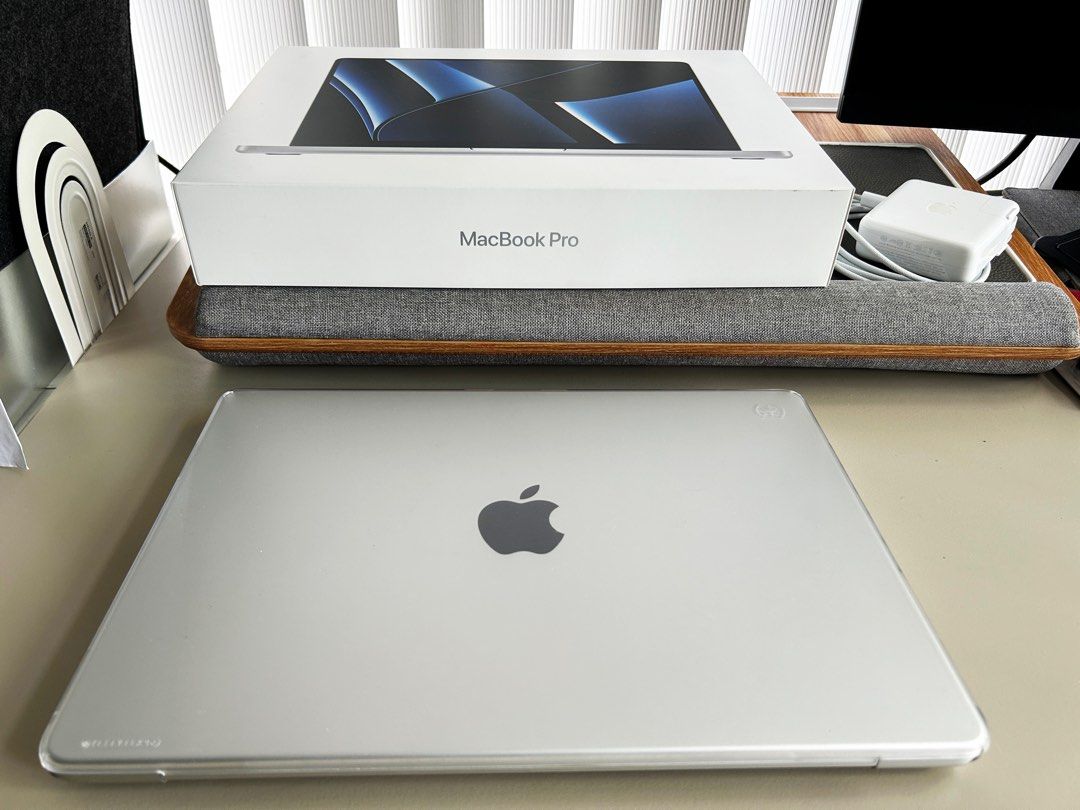 MacBook Pro 14” M2 Pro Chip 512GB (Category: Laptops & Notebooks) located in Quezon City. Submitted by mythingsforless (Listing ID 1296104126, Image 3). Description: MacBook Pro 14” M2 Pro Chip 512GB 16GB Ram 10-core CPU 16-core GPU Battery Life 96% Cycle count: 15 Details: MacBook Pro with Warranty No Scratches 100% working, Good as new No Defects With Official Warranty up to November 9, 2024 Bought on November 6, 2023 at P134,990 With Official 