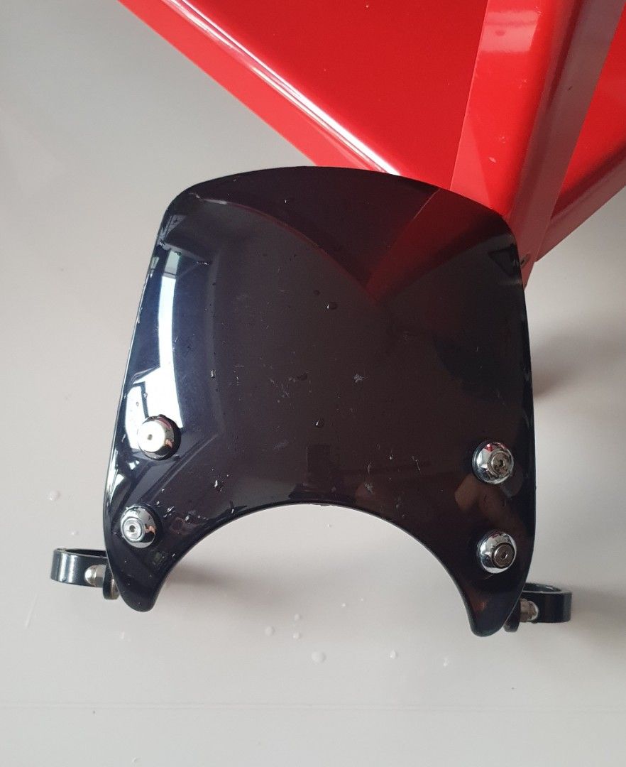 Mini Windshield (Category: Motorcycle Accessories) located in Singapore. Submitted by garage_guy (Listing ID 1296063443, Image 3). Description: Relatively in good condition. Just some clean up. For 41mm forks...if 39mm, just need some rubber to fill up..