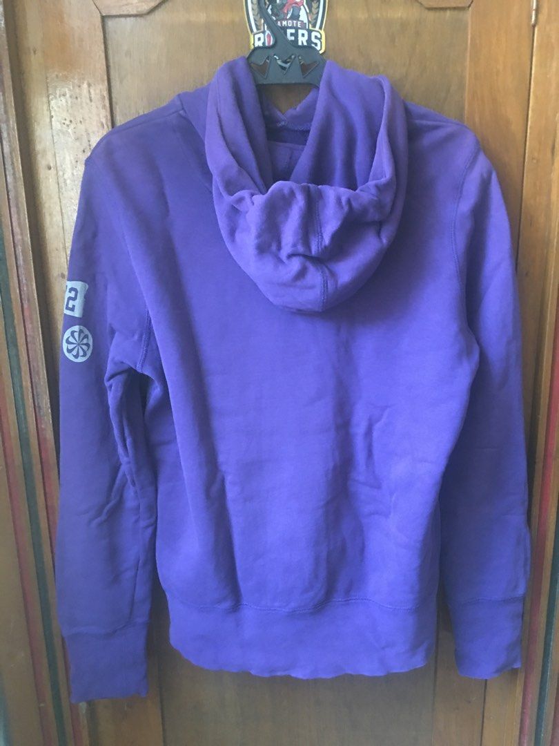 Nike Hoodie Jacket (Category: Coats, Jackets and Outerwear) located in Sorsogon. Submitted by mavzone (Listing ID 1296087041, Image 2). Description: Nike Hoodie Jacket S-M 19x25 .