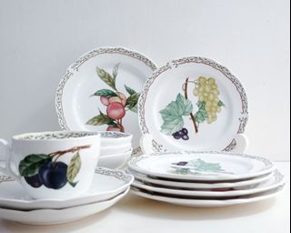 Noritake Japan Royal Orchard Plate Set