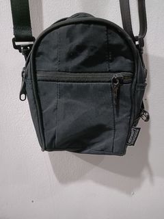 Pacsafe metrosafe 100 mini sling /body bag