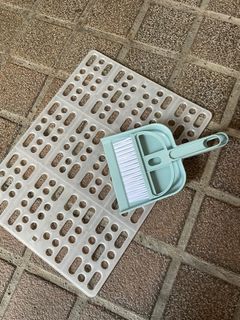 Plastic Pad with Holes for Rabbits/Guinea Pigs/Hamsters