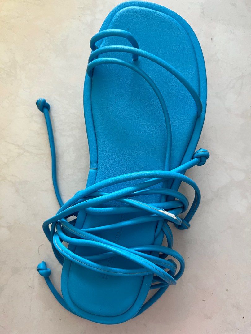 Pull and bear (Category: Flats) located in Puchong. Submitted by prelovedbait (Listing ID 1296117447, Image 1). Description: Pick up taman puchong prima Postage rm10.