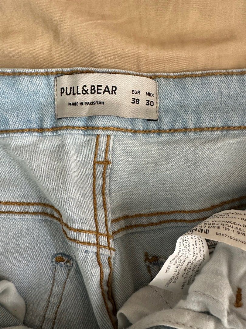 Pull&Bear （分類：牛仔褲）位於 Hong Kong。 由 caxsuen 提交（商品編號 1296116485，圖片 3）。簡介： 。