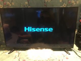 Hisense 40' LED TV with stand and original remote control. ‼️
