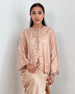 (Category: ) located in . Submitted by wallflowercloset (Listing ID 1296139317, Image 1). Description: .