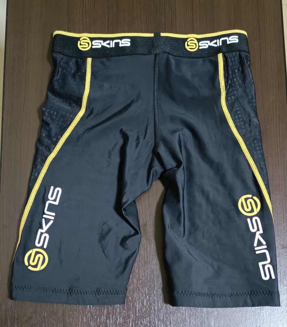 Skins a200 shorts top