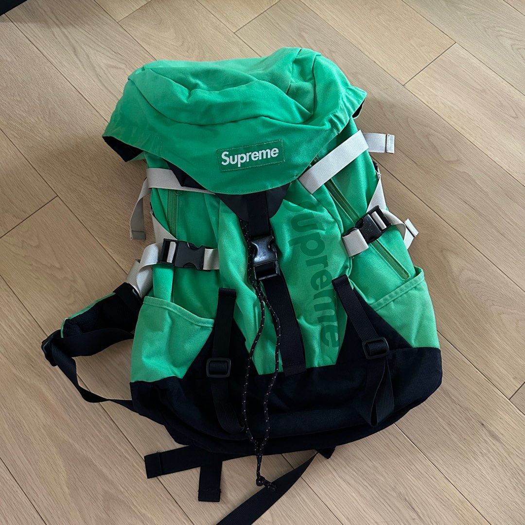 Supreme 23rd backpack, 名牌, 手袋及銀包- Carousell