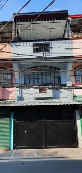 Town house in Cubao, Quezon City FOR SALE!