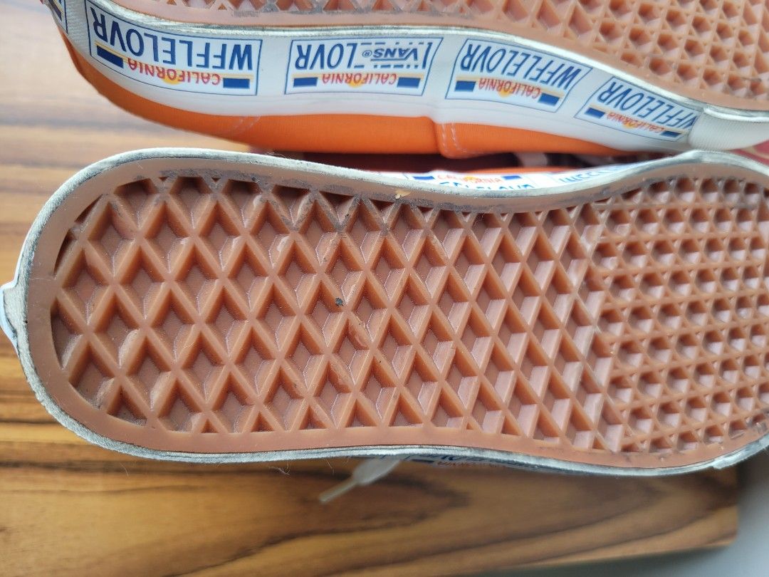 vans （分類：波鞋）位於 Hong Kong。 由 123polly 提交（商品編號 1296117136，圖片 8）。簡介： 買完著過一兩次就收起左，見圖就知有幾新。 US8/UK5.5/EUR38.5 【有誠意可小議】。