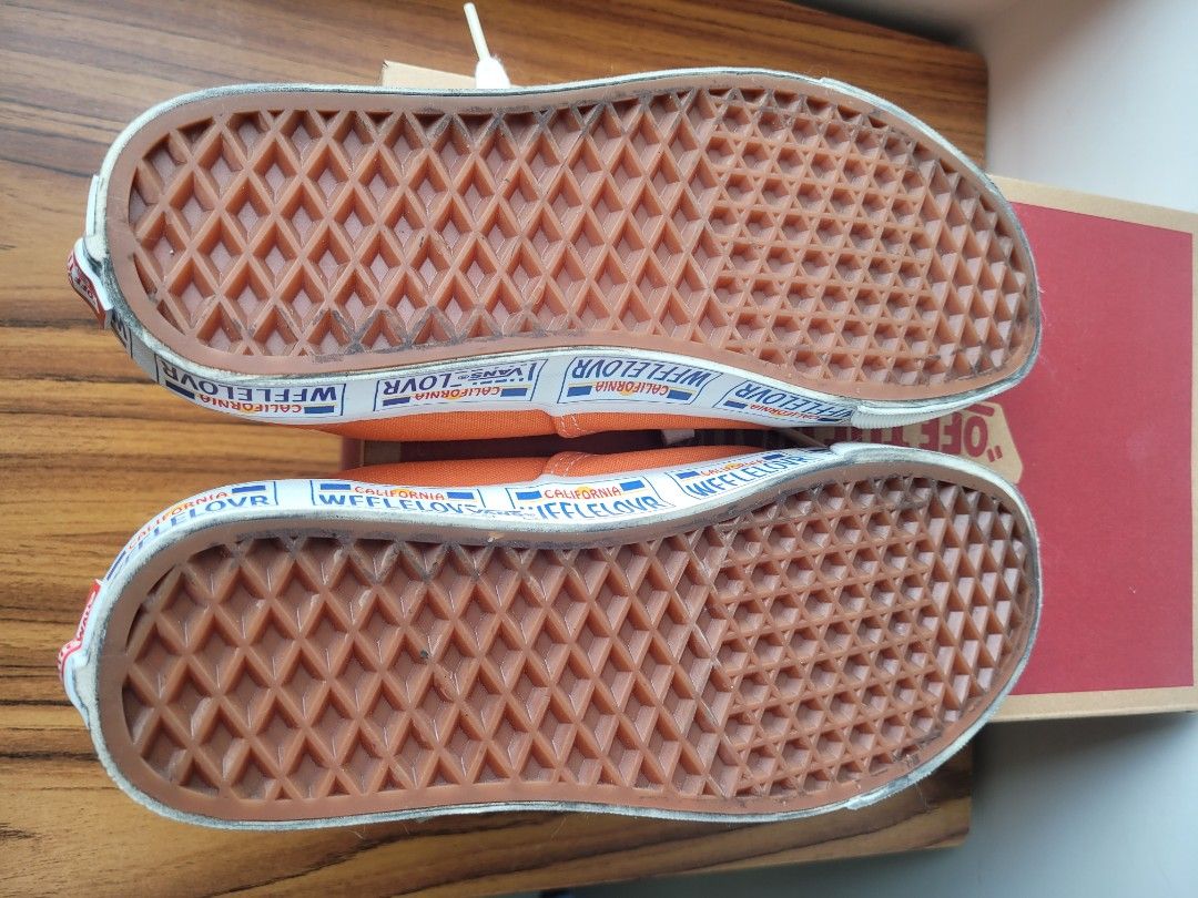 vans （分類：波鞋）位於 Hong Kong。 由 123polly 提交（商品編號 1296117136，圖片 6）。簡介： 買完著過一兩次就收起左，見圖就知有幾新。 US8/UK5.5/EUR38.5 【有誠意可小議】。