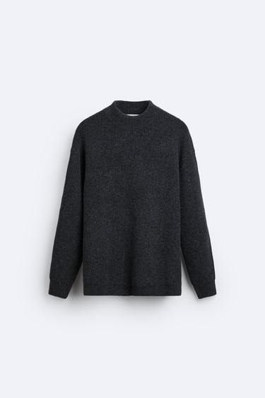 ZARA Check-Texture Weave Sweater (Black) (Original Price: ₱2,995) (Category: Coats, Jackets and Outerwear) located in Valenzuela. Submitted by ssecondstylee (Listing ID 1296115015, Image 1). Description: choose one FREE item from my listing when you buy this 🤍 Original Price: ₱2,995 Loose-fitting sweater with a round neck and long sleeves. Ribbed trims. Size Guide: Shoulder Width: 20” Chest Width: 22.5” Body Length: 26.5” Sleeve Length: 24” OUTE