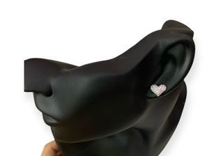 🌸  Sparkly & Beautiful Heart Stud Earrings 🌸