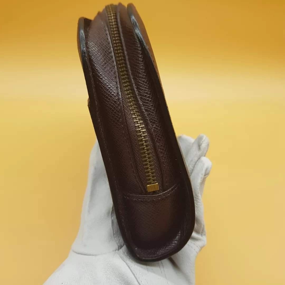 💯authentic LV taiga baikal clutch bag (Category: Luxury Bags & Wallets) located in Pamplona. Submitted by luxuryitems_ph (Listing ID 1297626731, Image 3). Description: In very good used condition(no strap/cleaned expired pockets already) no inclusion. Add sf..