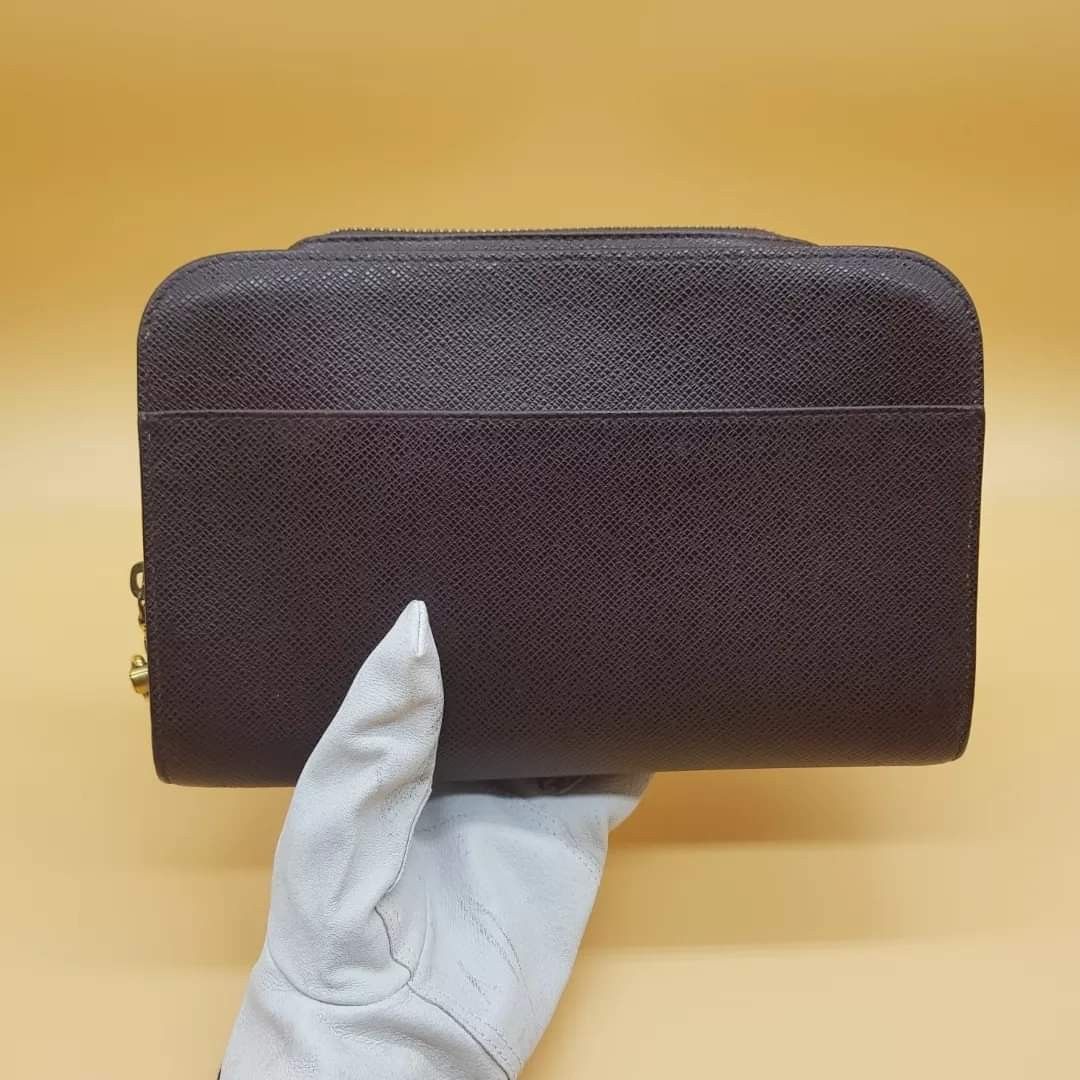 💯authentic LV taiga baikal clutch bag (Category: Luxury Bags & Wallets) located in Pamplona. Submitted by luxuryitems_ph (Listing ID 1297626731, Image 2). Description: In very good used condition(no strap/cleaned expired pockets already) no inclusion. Add sf..