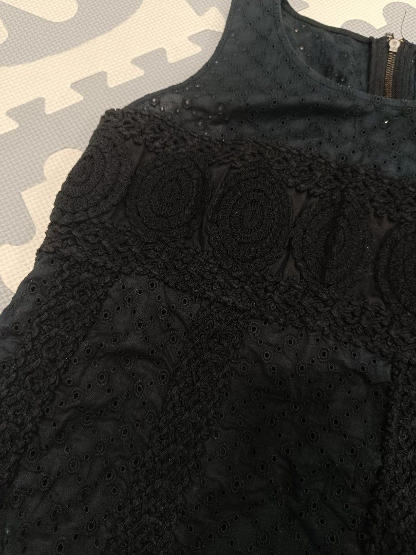 Black Eyelet Detailed Dress (Category: Dresses) located in San Fernando. Submitted by absiti (Listing ID 1297561829, Image 3). Description: Black Dress with eyelet and crochet design With lining Size Medium Black in actual Maganda po to pero malaki na sakin :(.