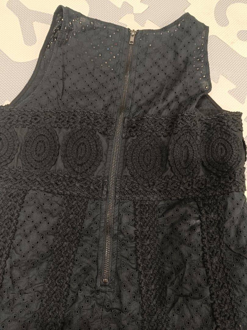 Black Eyelet Detailed Dress (Category: Dresses) located in San Fernando. Submitted by absiti (Listing ID 1297561829, Image 2). Description: Black Dress with eyelet and crochet design With lining Size Medium Black in actual Maganda po to pero malaki na sakin :(.