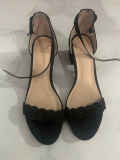 Black sandals heels