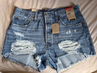 Brand New Levi’s 501 Ripped Shorts size 32