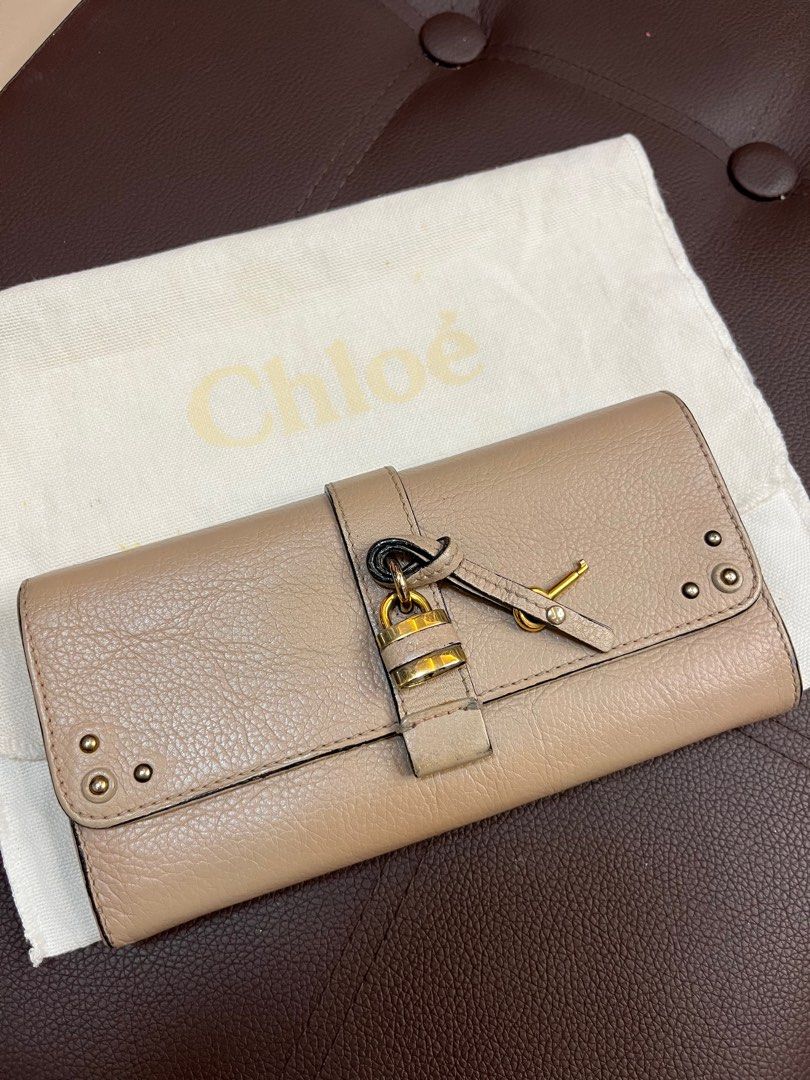 Chloe Long Wallet (Category: Luxury Bags & Wallets) located in Makati City. Submitted by weng_fei (Listing ID 1297663227, Image 1). Description: Well used Authentic 💯 With podlock & key.