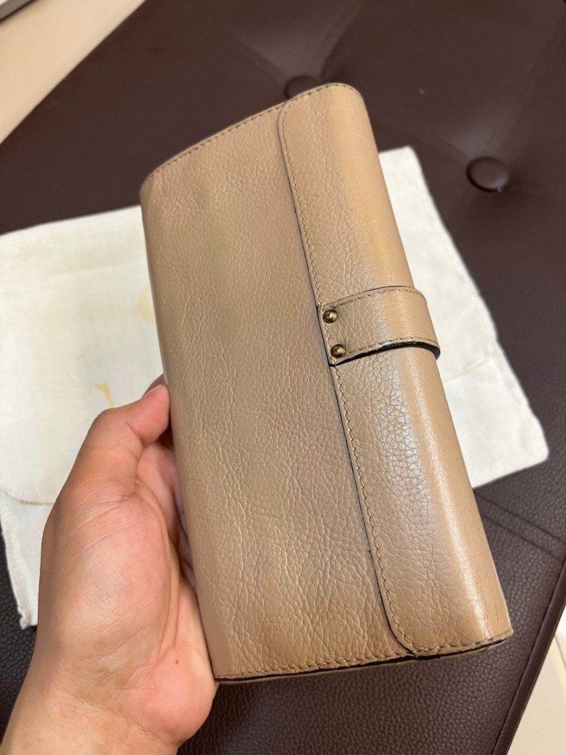 Chloe Long Wallet (Category: Luxury Bags & Wallets) located in Makati City. Submitted by weng_fei (Listing ID 1297663227, Image 3). Description: Well used Authentic 💯 With podlock & key.