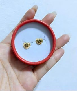 Diacut Heart Stud Earrings in 18Karat Saudi Gold