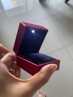 Engagement ring box with light