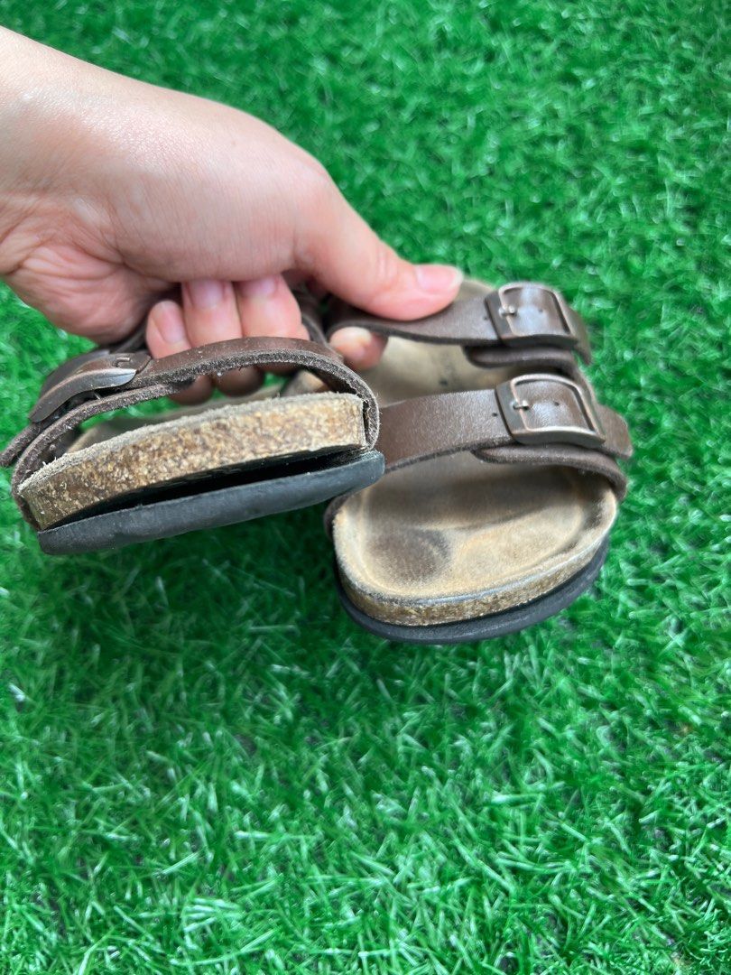 Floresheim toddler sandals (Category: Babies & Kids Fashion) located in Quezon City. Submitted by med_emoiselle (Listing ID 1297539125, Image 2). Description: Needs sole repair Size eu 27.