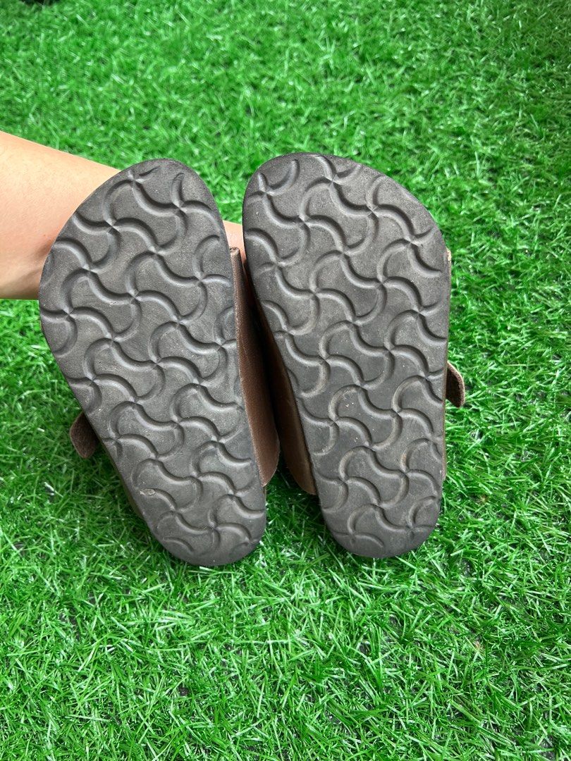 Floresheim toddler sandals (Category: Babies & Kids Fashion) located in Quezon City. Submitted by med_emoiselle (Listing ID 1297539125, Image 3). Description: Needs sole repair Size eu 27.