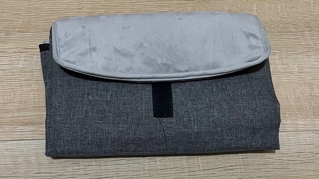 Foldable and Portable Changing Mat from US (Category: Changing Mats & Accessories) located in Rizal. Submitted by imsellinlow (Listing ID 1297565979, Image 2). Description: From States.