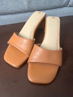 FREE Hue Mnl Brown Sandals Size 6