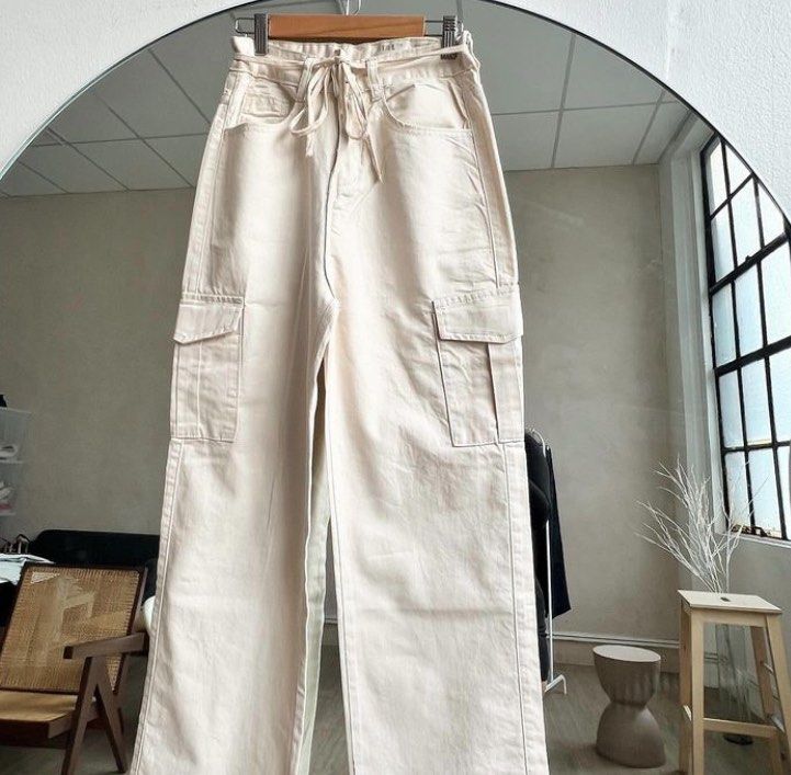GIRL ALMIGHTY CARGO PANTS (Category: Jeans) located in Manila. Submitted by declutterwithmarga (Listing ID 1297576998, Image 1). Description: Brand New Size: 24 Waist - 38 inches length RFS: Wrong size.