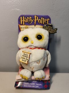 Harry Potter Messaging Owl 4 inch keychain plush with Secret messaging scroll