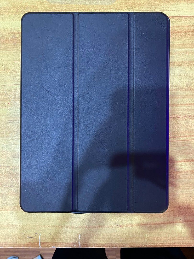iPad 9th gen case. (Category: Cases & Sleeves) located in Taguig. Submitted by leandroreyes (Listing ID 1297660280, Image 2). Description: Good as new. Bought but got gifted the case with the keyboard. Wont have a use for it anymore. Bought for 450.