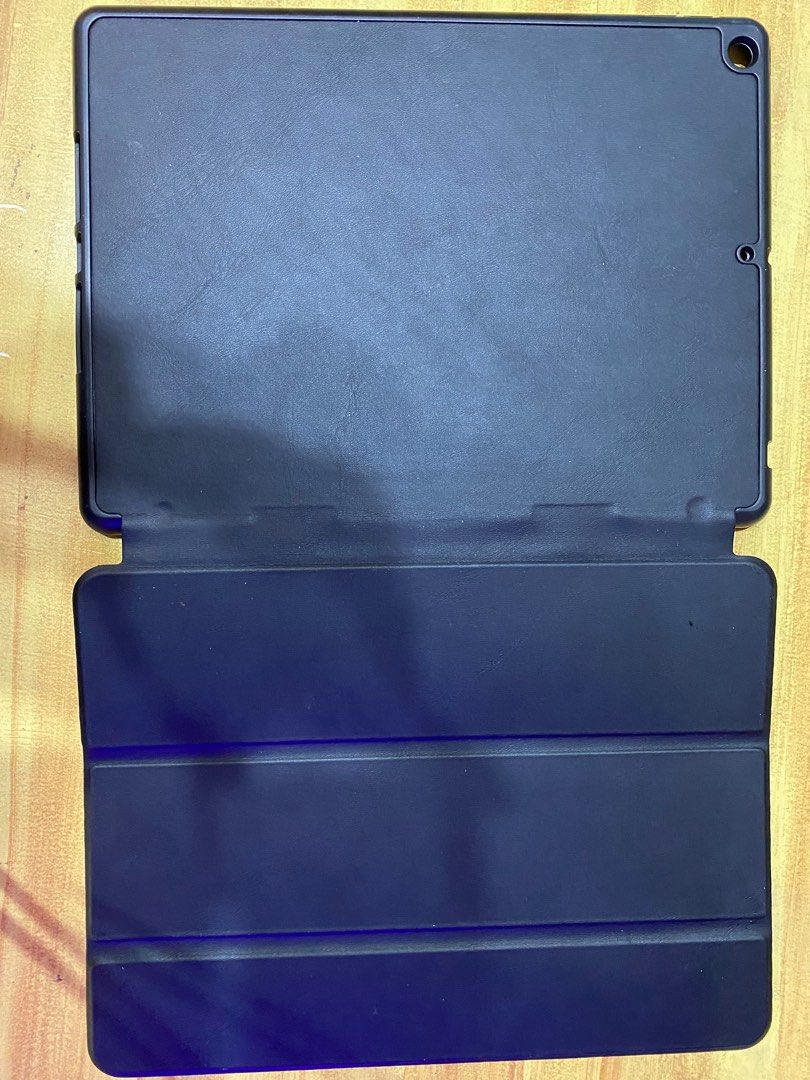 iPad 9th gen case. (Category: Cases & Sleeves) located in Taguig. Submitted by leandroreyes (Listing ID 1297660280, Image 3). Description: Good as new. Bought but got gifted the case with the keyboard. Wont have a use for it anymore. Bought for 450.