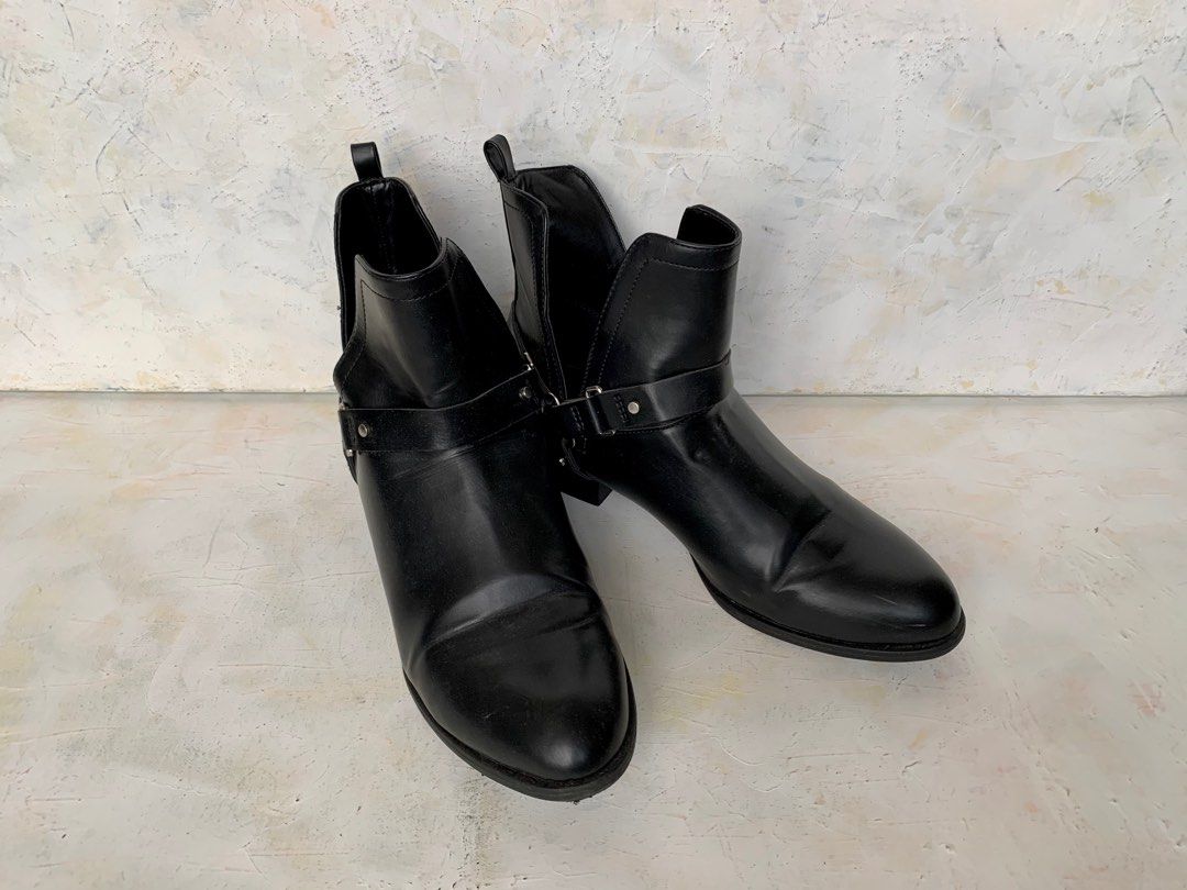 Ladies ankle boots Women s Fashion Footwear Boots on Carousell